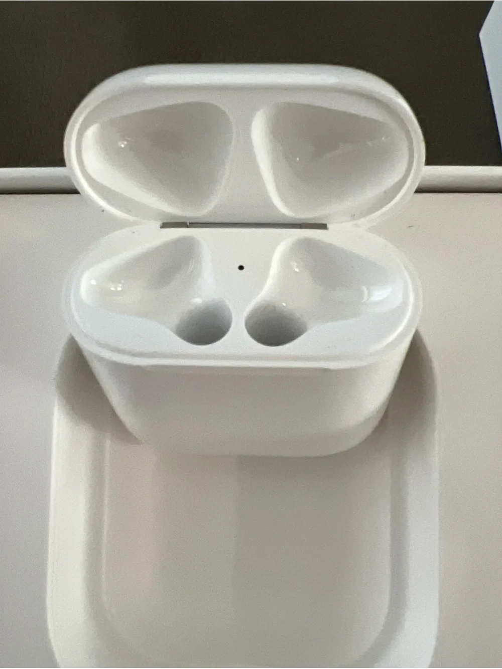 Apple AirPods WIRELESS CHARGING CASE W/ Original BOX A1938 - MR8U2AM/A